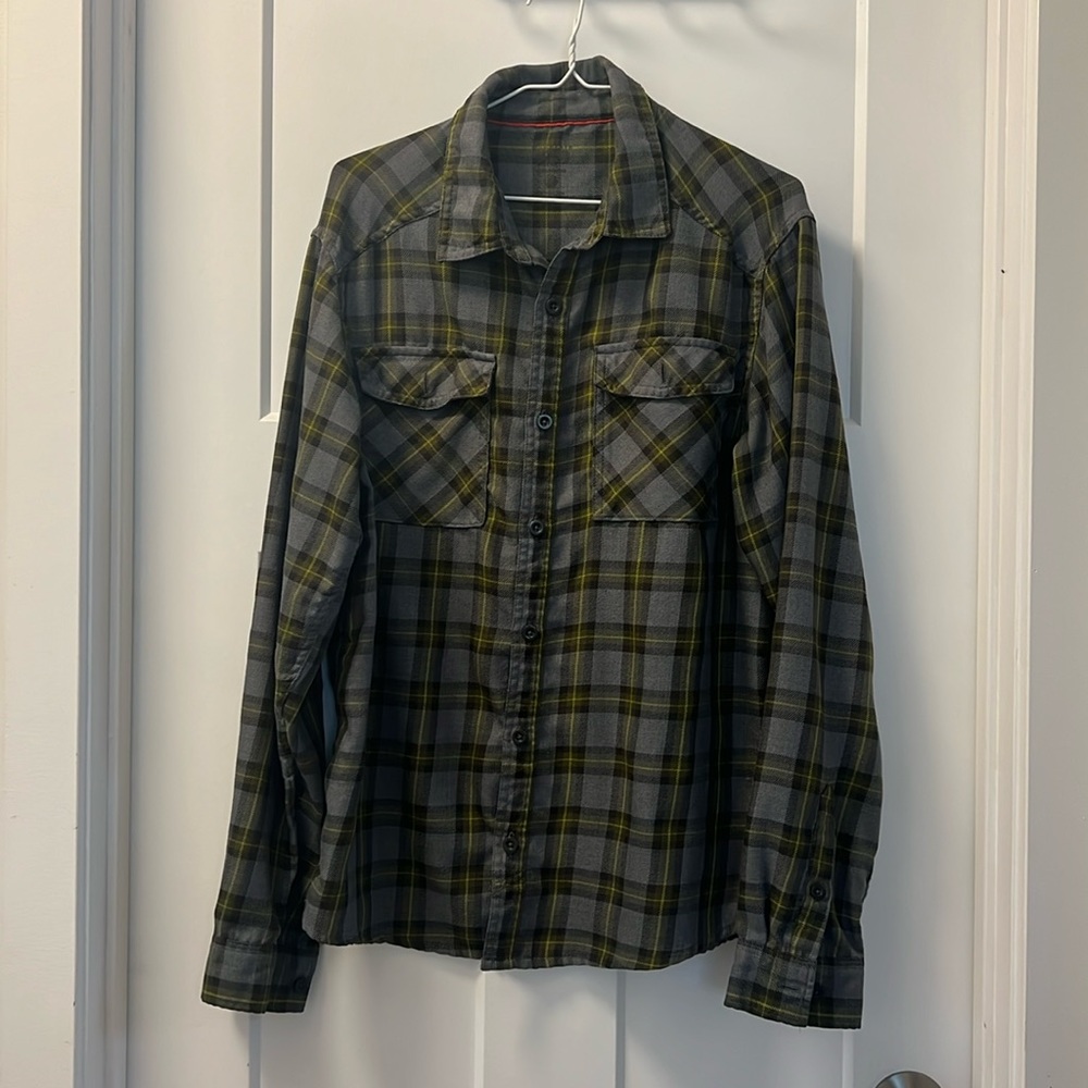 Mountain Hardware size Medium Men’s flannel plaid